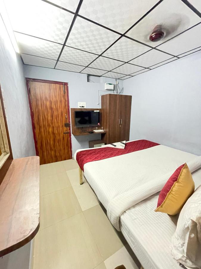 Skyry Hotel Iyyapanthangal Chennai Esterno foto