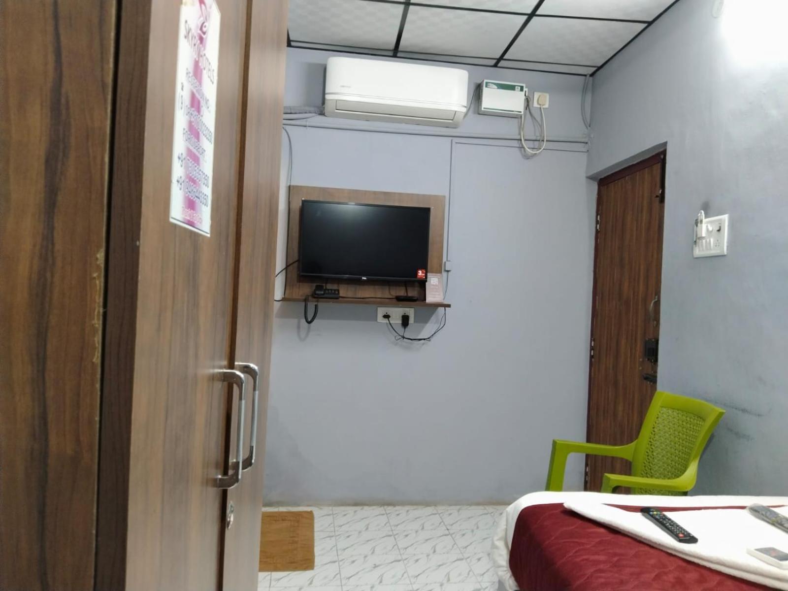 Skyry Hotel Iyyapanthangal Chennai Esterno foto